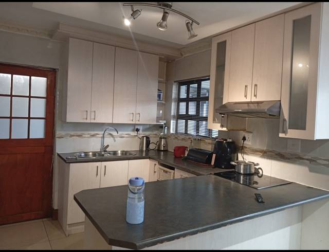 3 BEDROOM FREEHOLD FOR SALE IN ILITHA PARK